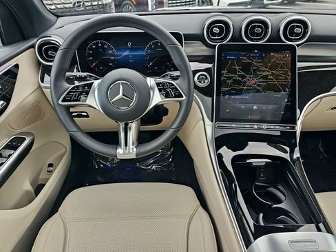 Certified 2025 Mercedes-Benz GLC 300 4MATIC image 33