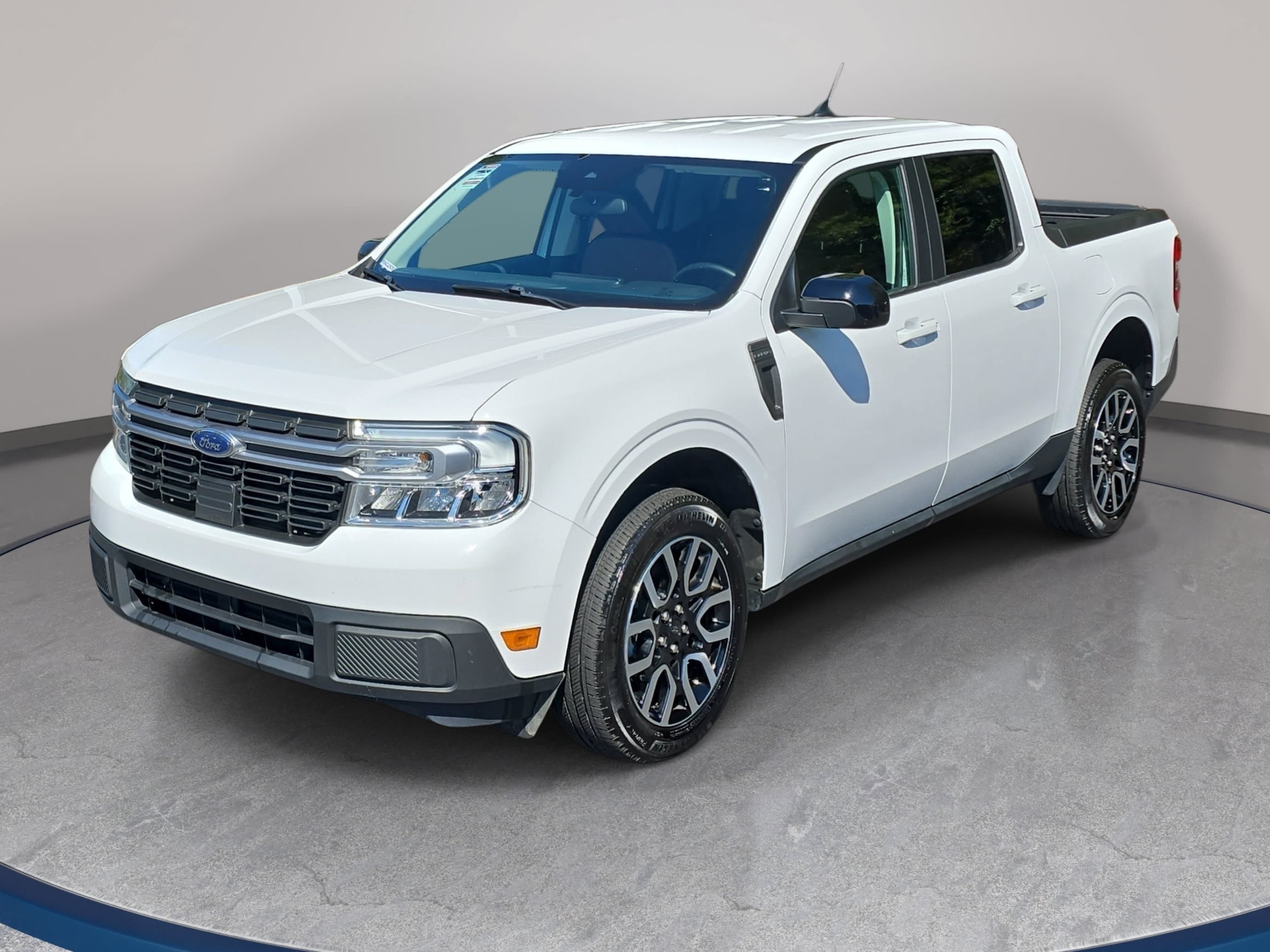 Used 2024 Ford Maverick Lariat FWD image 1