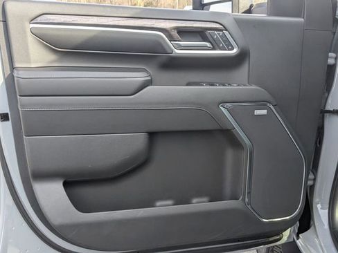 Used 2024 Chevrolet Silverado 2500 LTZ w/ LTZ Plus Package image 9