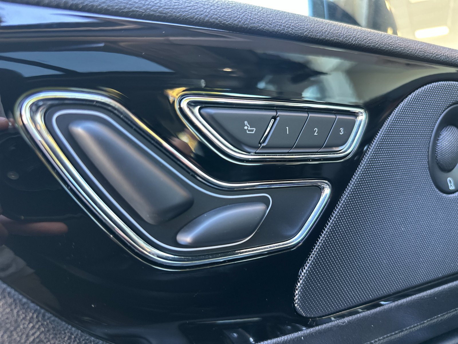 Certified 2024 Lincoln Aviator Reserve w/ Equipment Group 201A AWD/4WD image 12