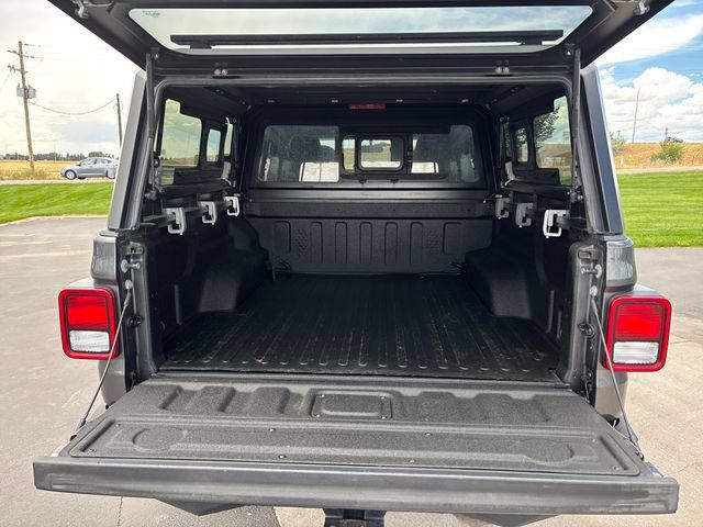 Used 2021 Jeep Gladiator Overland w/ Trailer Tow Package AWD/4WD image 26