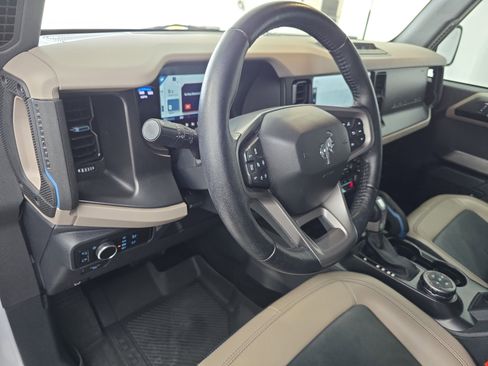 Used 2023 Ford Bronco Wildtrak image 15