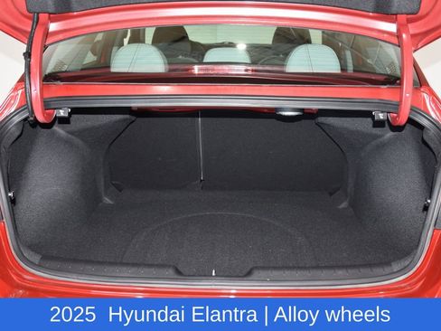 Used 2025 Hyundai Elantra Limited FWD image 32
