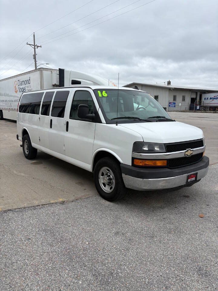 Used 2016 Chevrolet Express 3500 LT RWD image 2