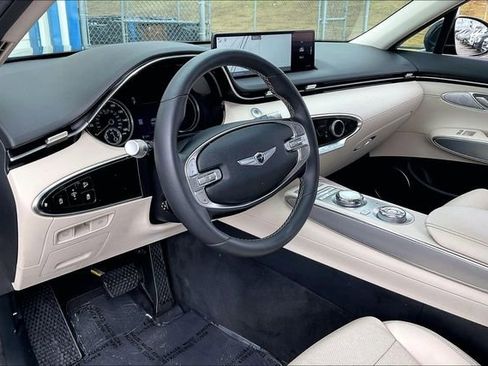 Certified 2025 Genesis GV70 2.5T Select w/ Select Package image 13
