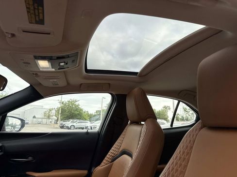 Used 2021 Lexus UX 200 w/ Accessory Package (A2) FWD image 28