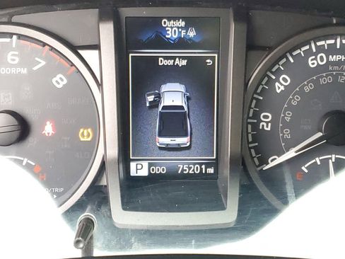 Used 2017 Toyota Tacoma SR5 image 9