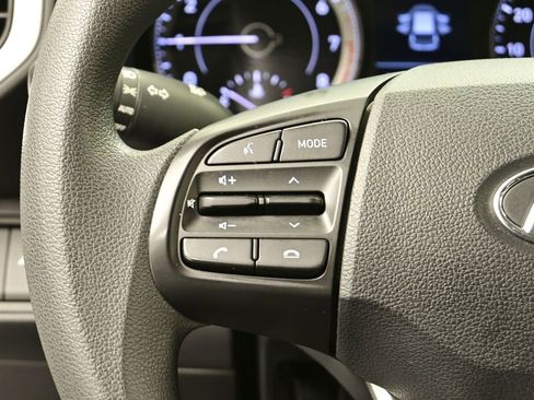 Used 2022 Hyundai Venue SE image 4