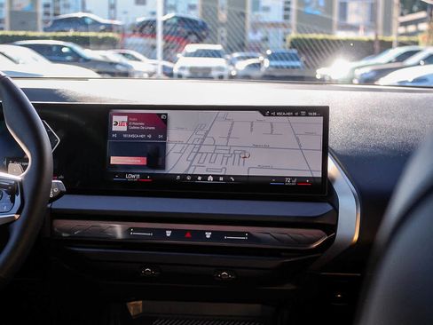 Used 2025 BMW X3 xDrive30i w/ Premium Package image 13