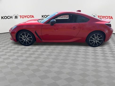 Used 2024 Toyota GR86 RWD image 4