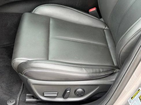 Used 2025 Genesis G70 2.5T RWD image 22