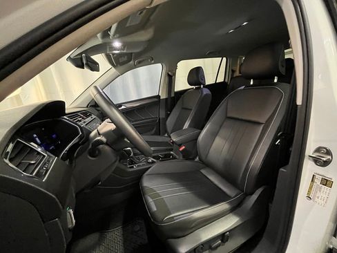 Used 2022 Volkswagen Tiguan SE AWD/4WD image 11