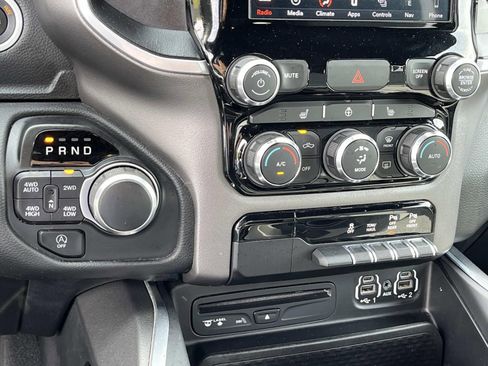 Used 2019 RAM 1500 Big Horn AWD/4WD image 30