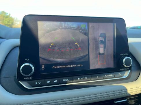 Used 2023 Nissan Rogue SL image 18