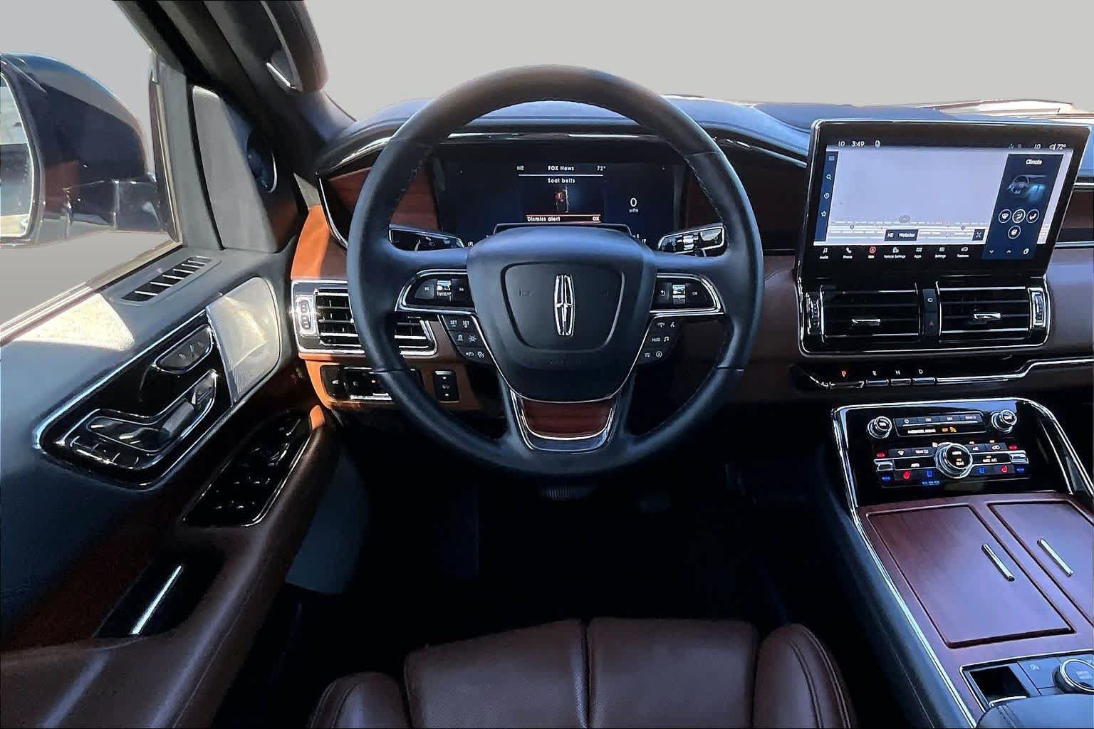 Used 2023 Lincoln Navigator Reserve RWD image 5