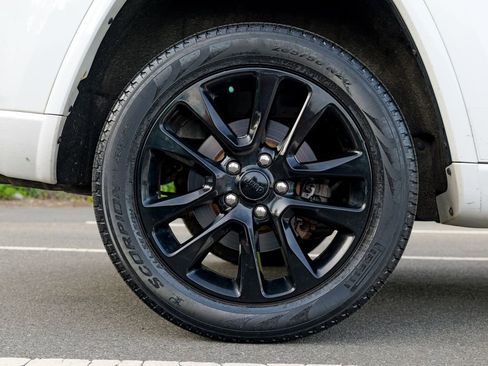 Used 2017 Jeep Grand Cherokee Altitude AWD/4WD image 13