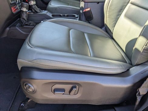 Used 2024 Jeep Gladiator Mojave w/ Technology Group image 19