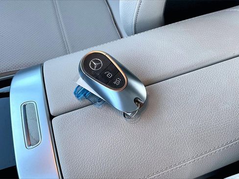 Used 2022 Mercedes-Benz C 300 4MATIC Sedan image 11