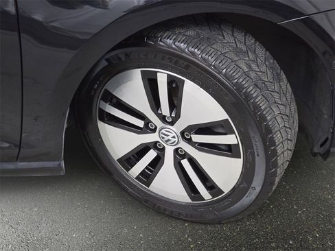 Used 2016 Volkswagen e-Golf SEL Premium w/ Driver Assistance Package image 32