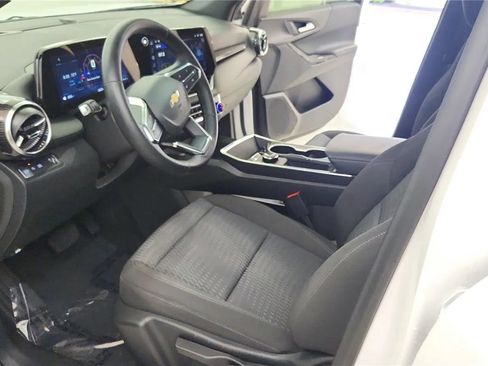 Used 2026 Chevrolet Equinox LT FWD image 22
