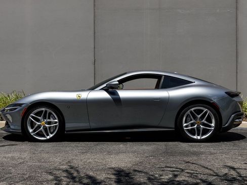 Used 2022 Ferrari Roma RWD image 2