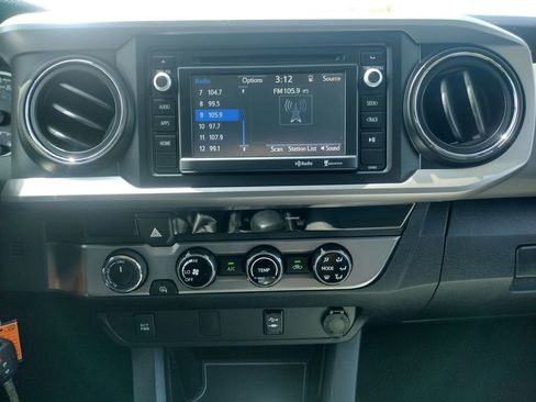 Used 2016 Toyota Tacoma SR5 w/ SR5 Appearance Package (SN) AWD/4WD image 24