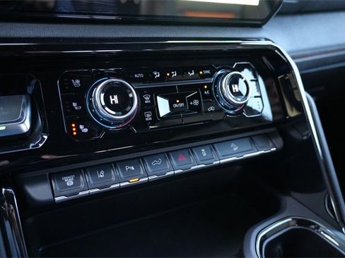 Used 2025 GMC Sierra 2500 AT4 w/ AT4 Premium Plus Package image 16