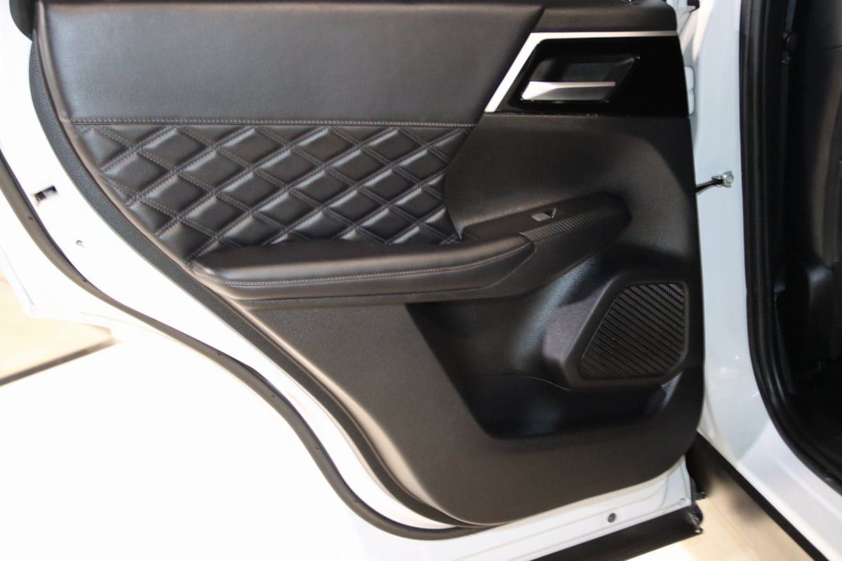 Used 2024 Mitsubishi Outlander 4WD Plug-In Hybrid image 53