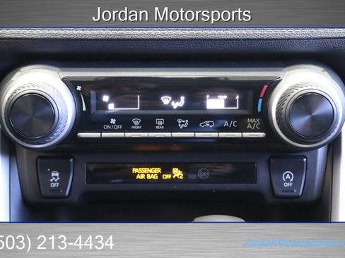 Used 2020 Toyota RAV4 LE image 27