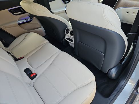 New 2026 Mercedes-Benz GLC 300 image 11