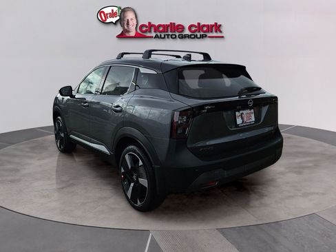 Used 2025 Nissan Kicks SR FWD image 3