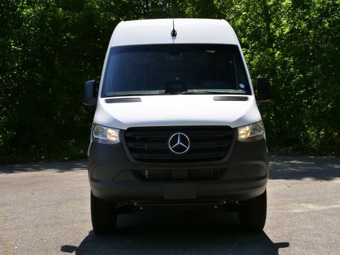 Used 2025 Mercedes-Benz Sprinter 2500 image 5