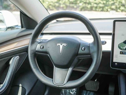 Used 2022 Tesla Model 3 Long Range AWD/4WD image 14