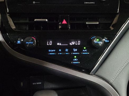 Used 2024 Toyota Camry SE image 30