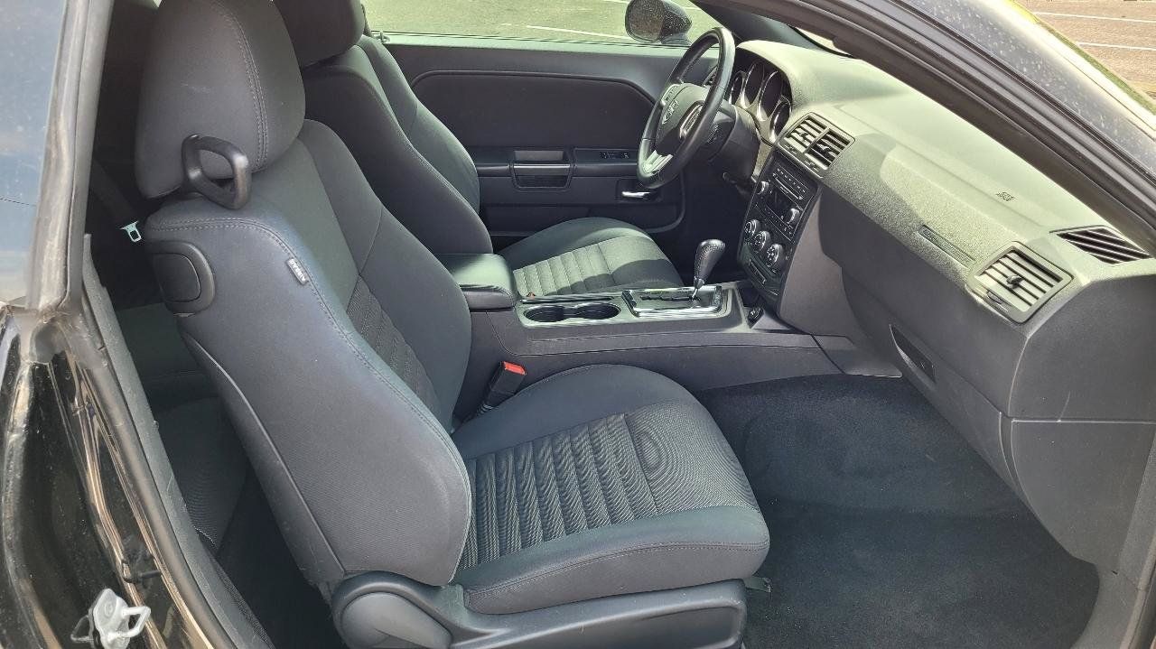 Used 2014 Dodge Challenger SXT RWD image 16