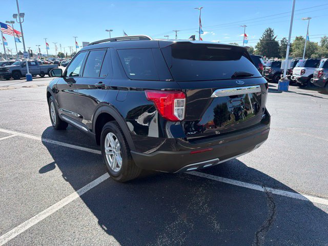 Used 2024 Ford Explorer XLT w/ Equipment Group 202A AWD/4WD image 8