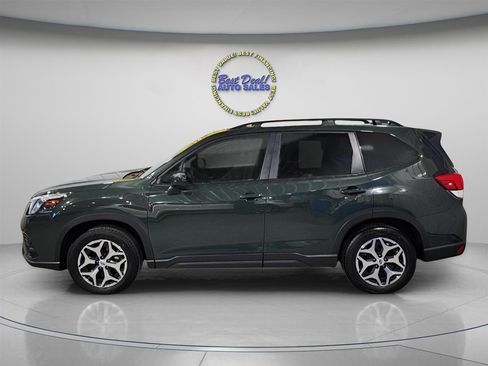 Used 2022 Subaru Forester Premium AWD/4WD image 3