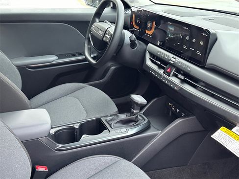 New 2025 Kia K4 LXS image 8