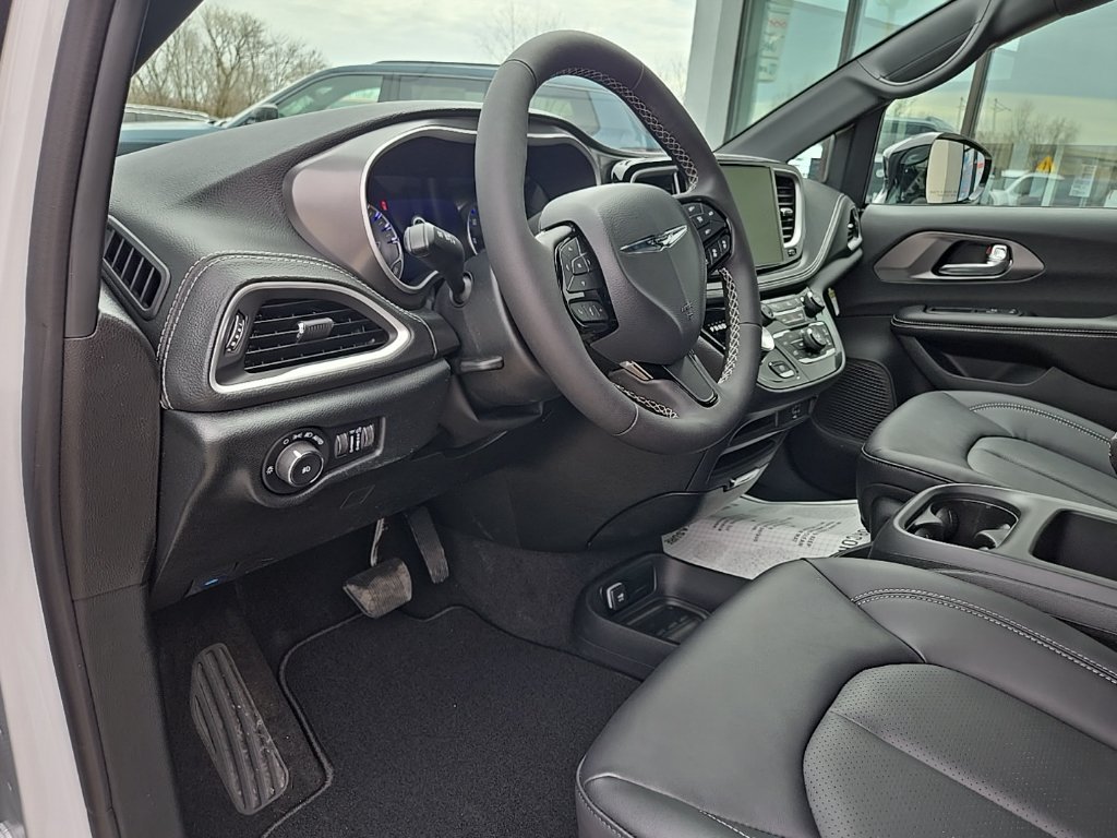 New 2026 Chrysler Pacifica Select w/ S Appearance Package FWD image 35