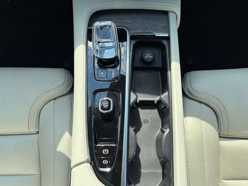Certified 2024 Volvo XC90 T8 Ultimate w/ Protection Package Premier AWD/4WD image 31
