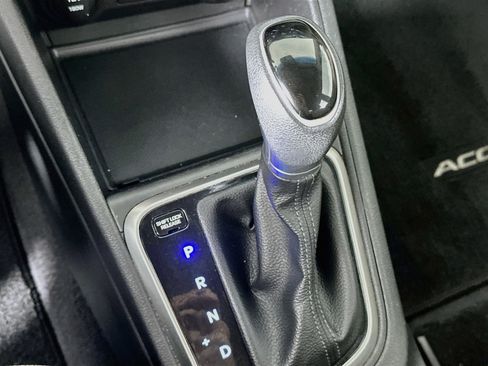 Used 2018 Hyundai Accent SE FWD image 24