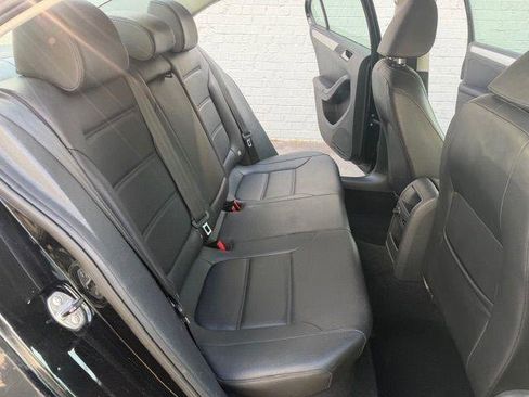 Used 2013 Volkswagen Jetta SE FWD image 12