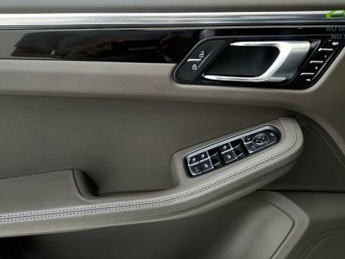 Used 2024 Porsche Macan AWD/4WD image 48