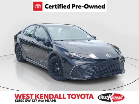 Certified 2025 Toyota Camry SE FWD image 1