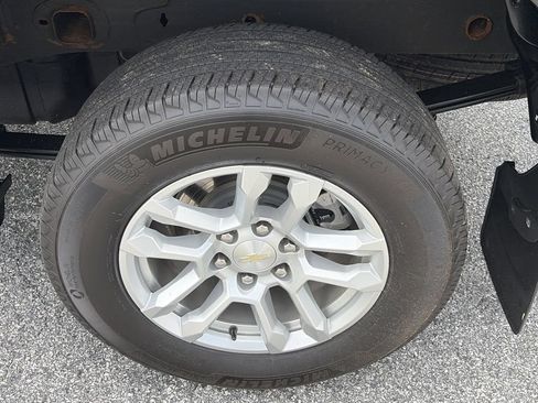 Used 2023 Chevrolet Silverado 1500 LT AWD/4WD image 28