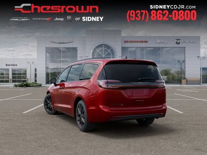 New 2026 Chrysler Pacifica Select w/ S Appearance Package