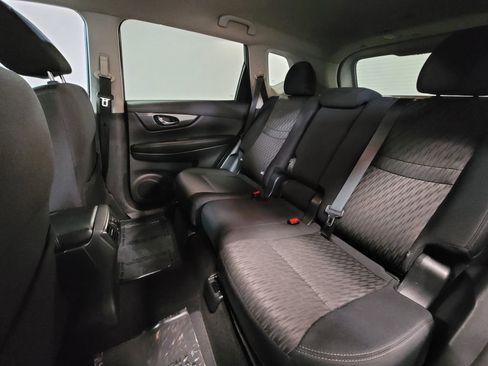 Used 2019 Nissan Rogue SV w/ Premium Package image 9