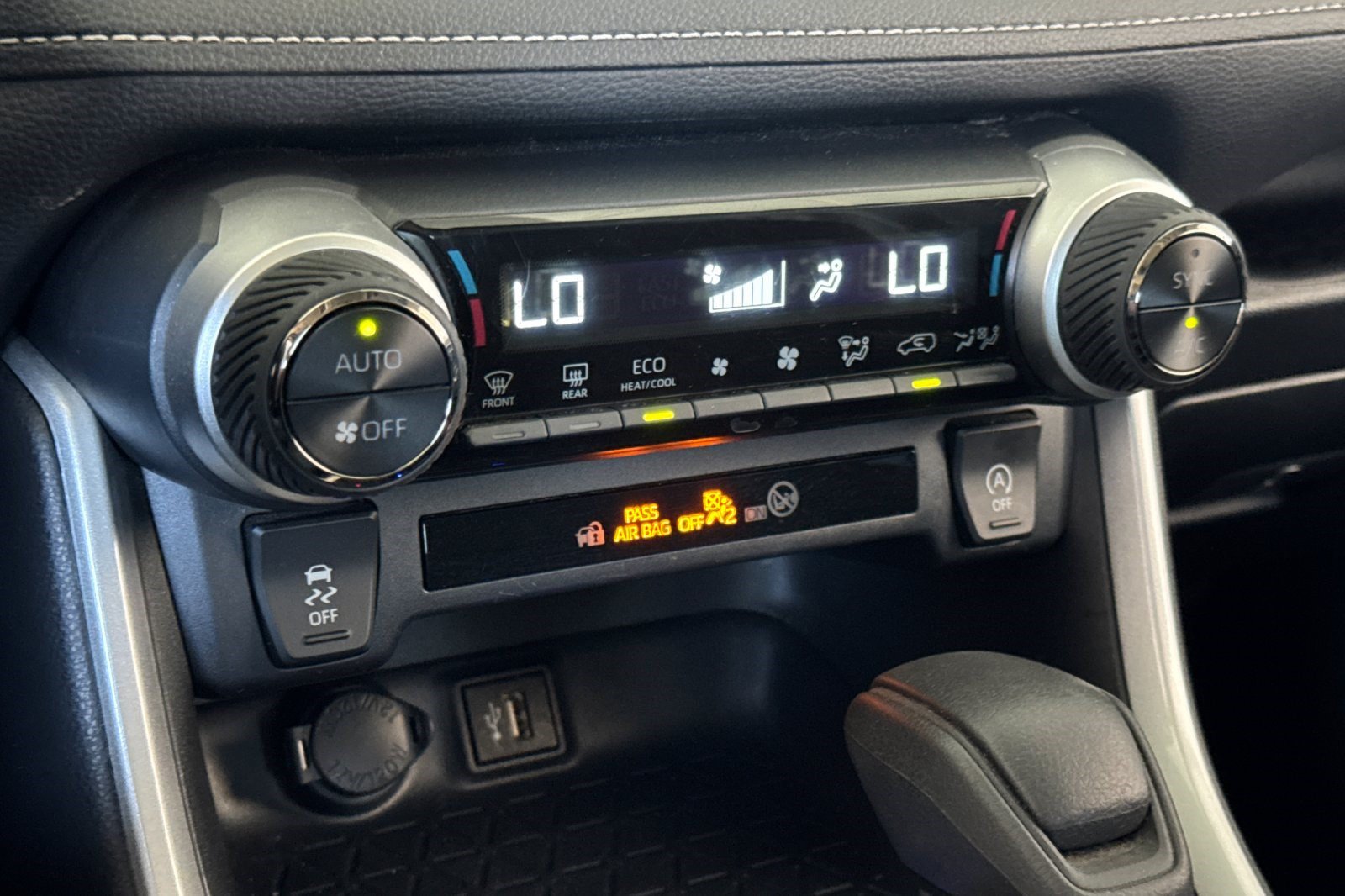 Used 2025 Toyota RAV4 XLE w/ Convenience Package AWD/4WD image 18