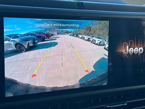 Used 2025 Jeep Wrangler Willys image 25