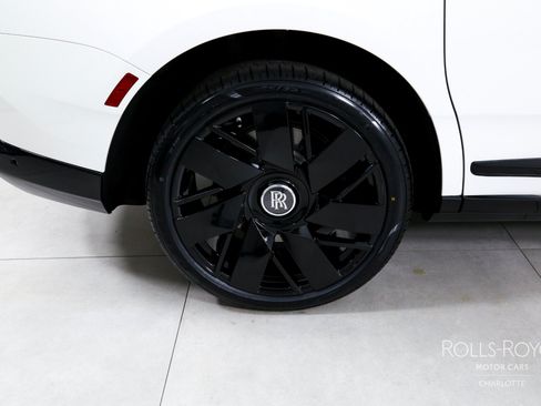 Used 2026 Rolls-Royce Cullinan AWD/4WD image 40